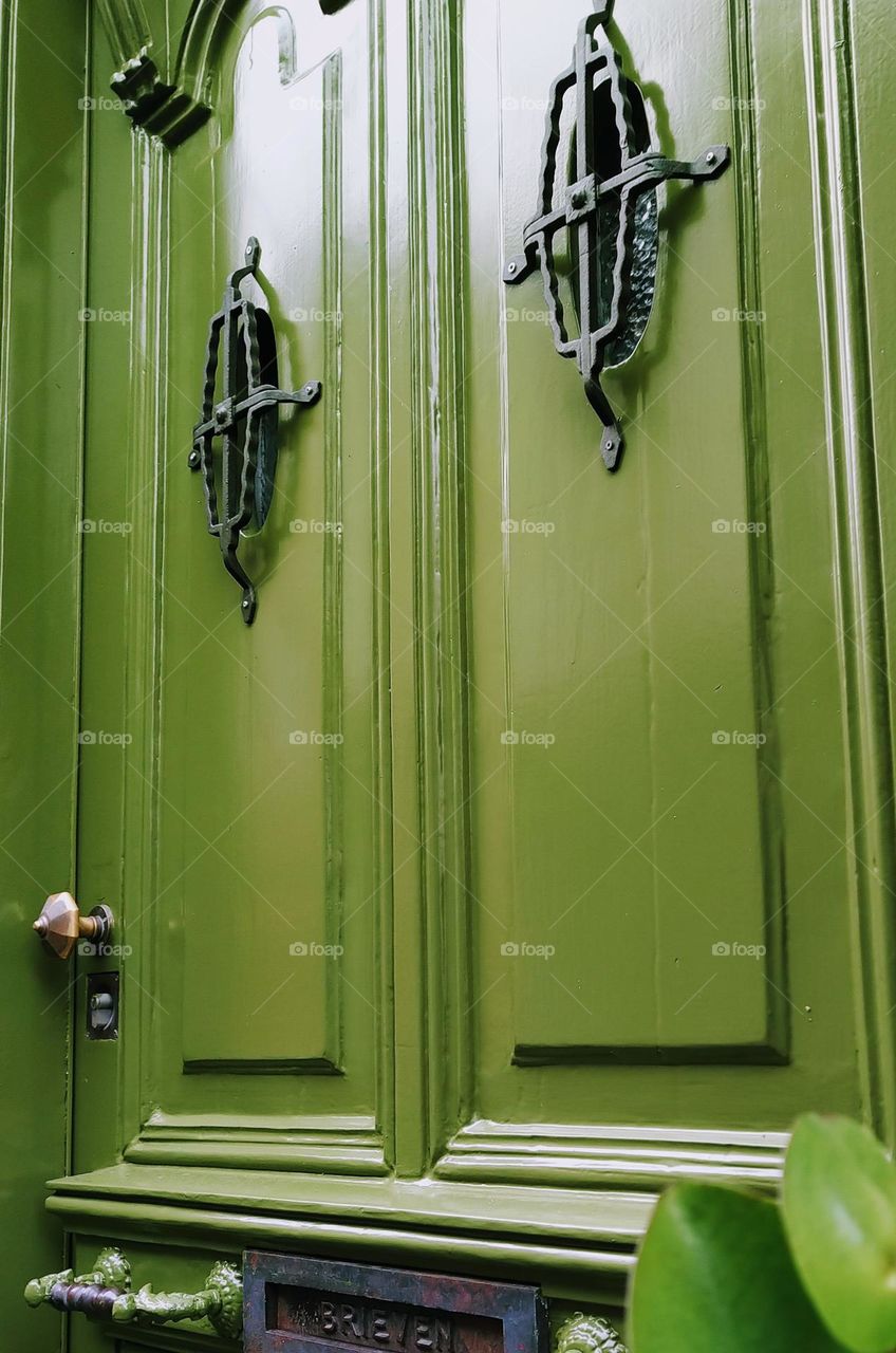 Green door