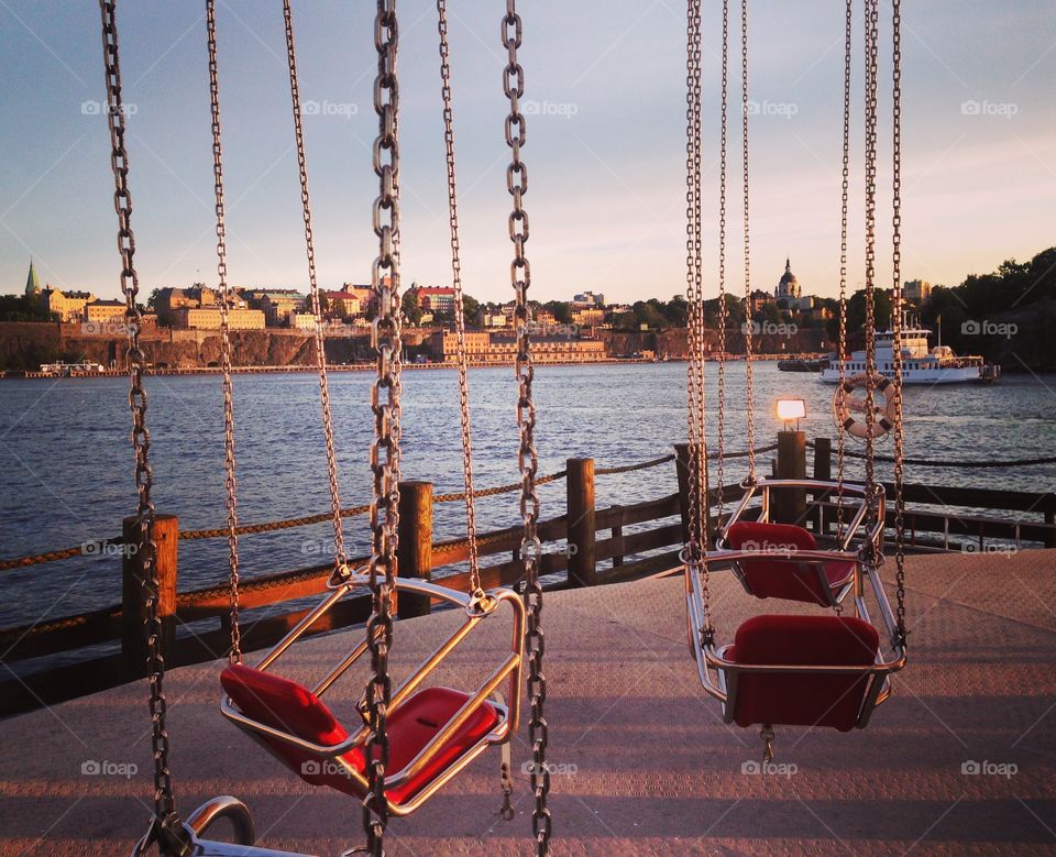 Empty swing ride