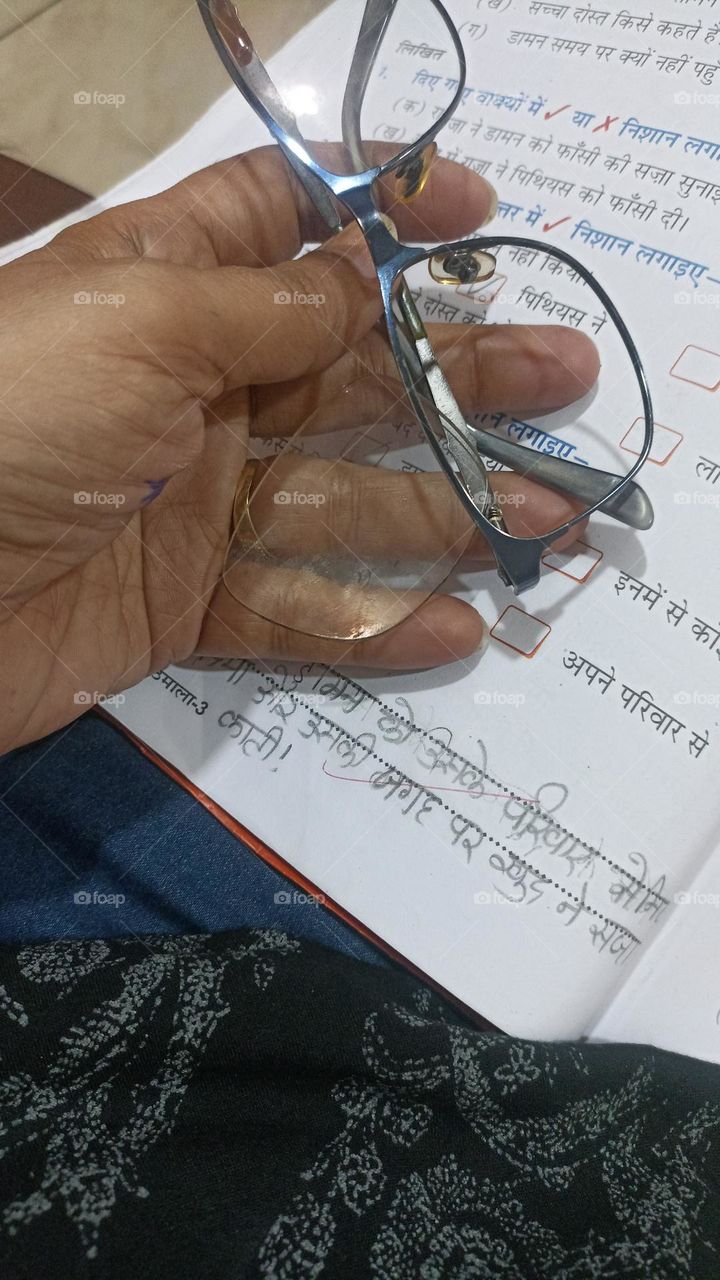 broken eyes are not with aspects it's with time and age.