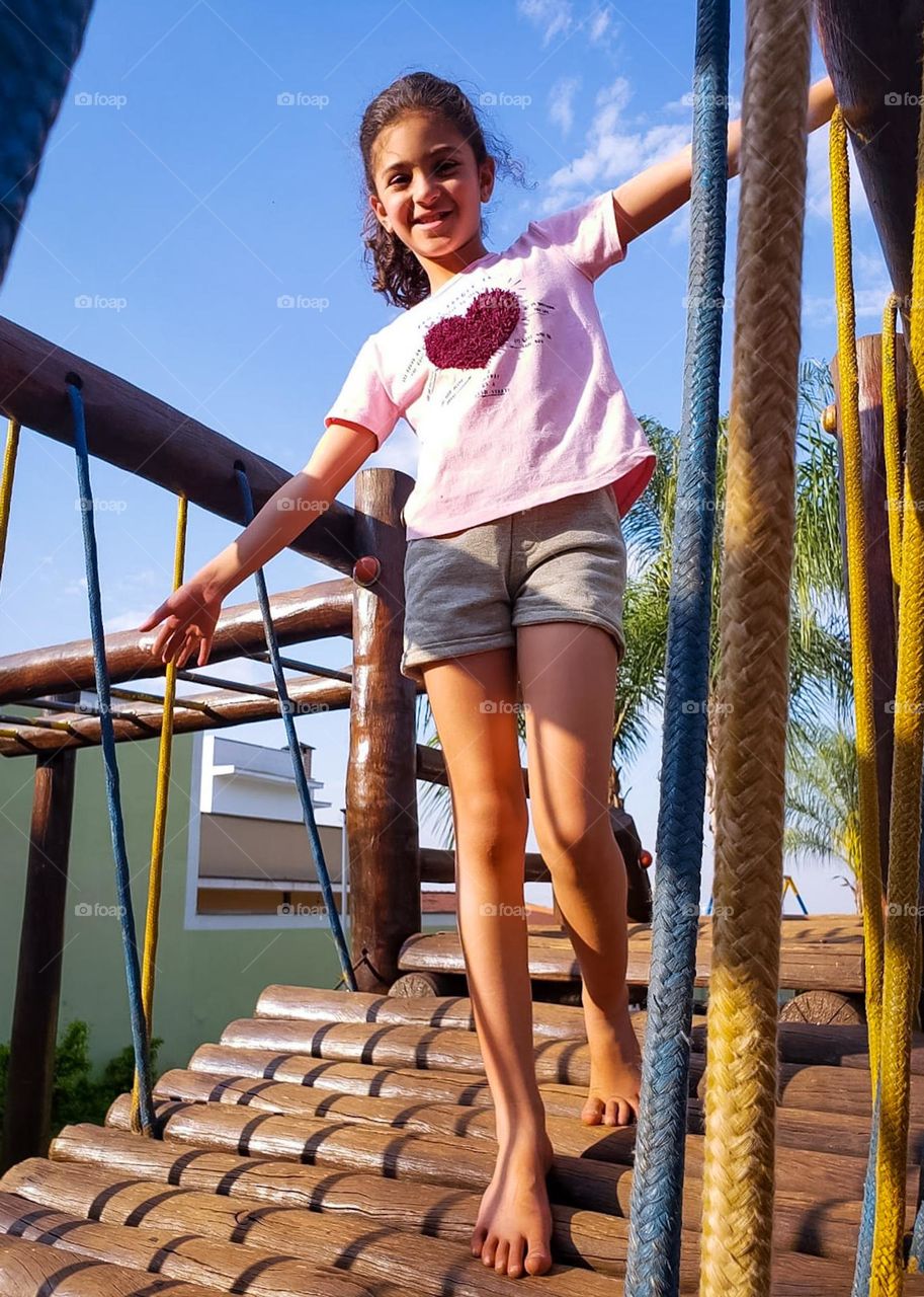 Playing in the park, guaranteed fun.  Children love and enjoy the toys.
Brincar no parque, diversão garantida.  Crianças adoram e se divertem nos brinquedos.