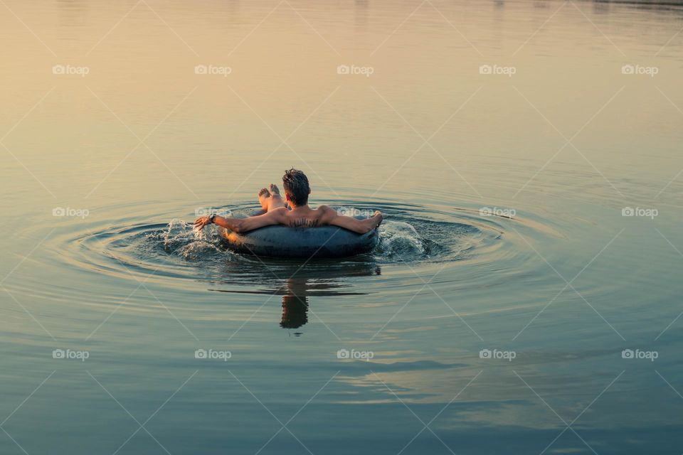 dia de relaxamento no lago.