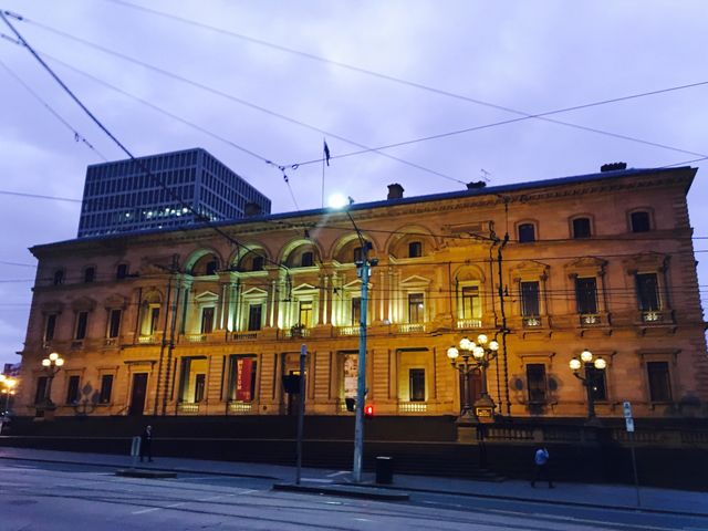 Night light on parliament 