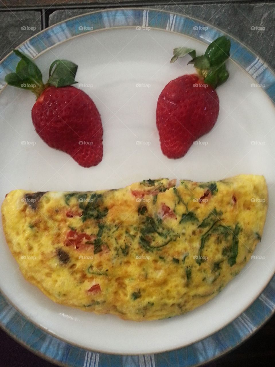 healthy omelette breakfast with strawberries