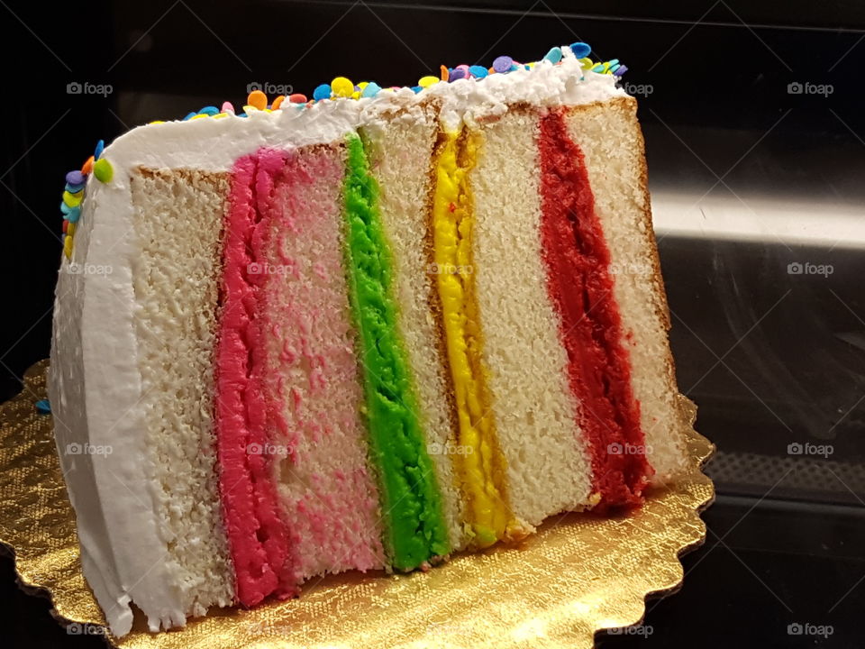 Cake with rainbow colors