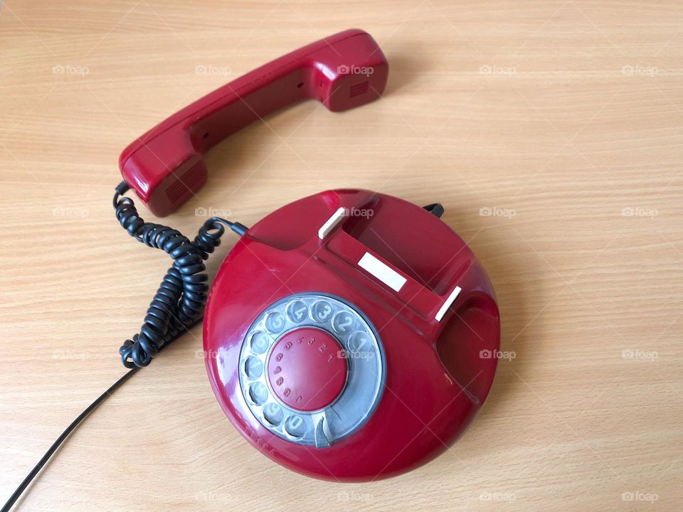 Circle old red phone with circle wire