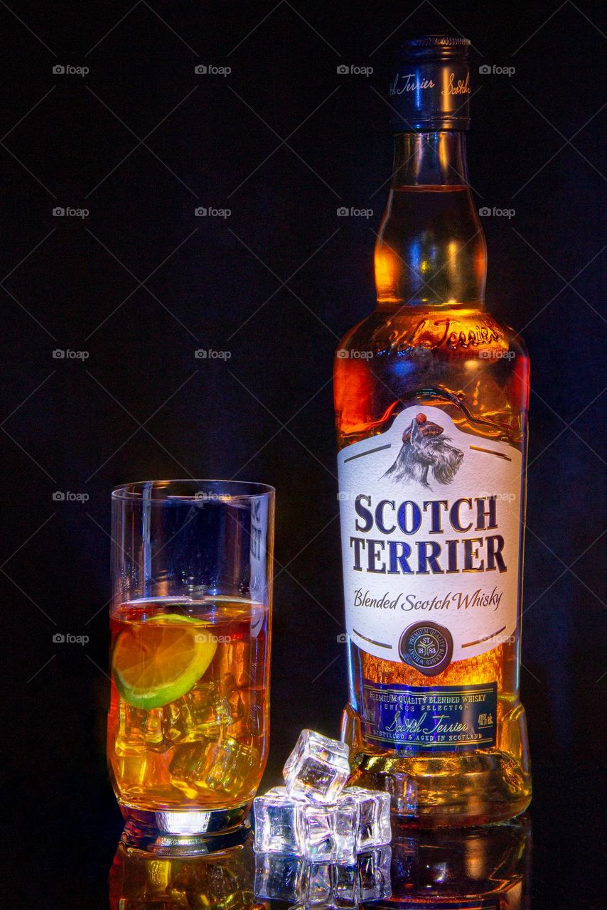 Whiskey with ice and lemon