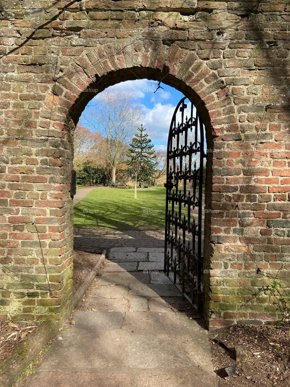 Gate