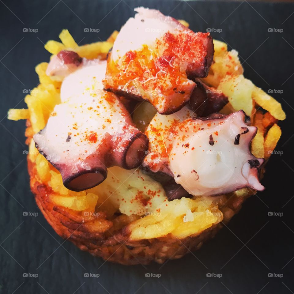 Potato tartalette with grilled octopus and powdered sweet pepper