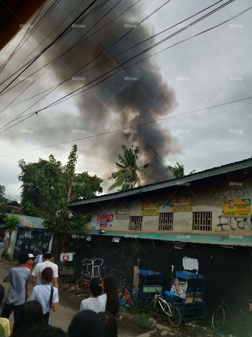 FIRE 🔥 ALERT, , JUST YESTERDAY ON OUR NEIGHBORHOOD,, WALKING DISTANCE FROM MY RESIDENCE , SOME HOUSES WERE BURNT, BLACK THICK SMOKE EMERGE UPWARD ,