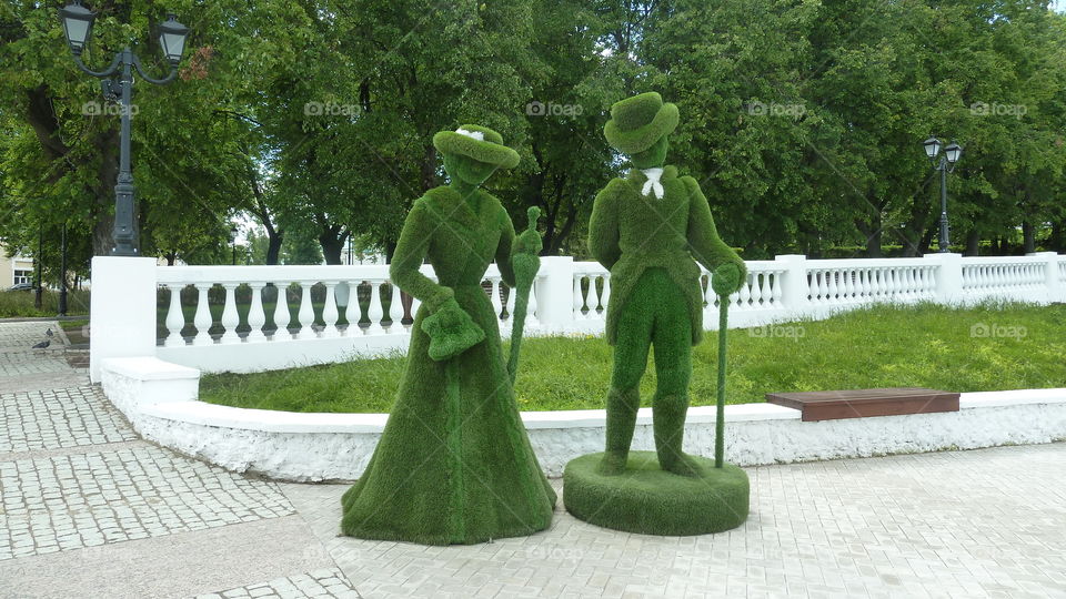 зеленые скульптуры