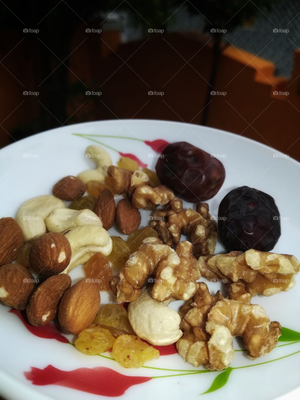 healthy foods are very important of we are body it's had minerals and protein also vitamins