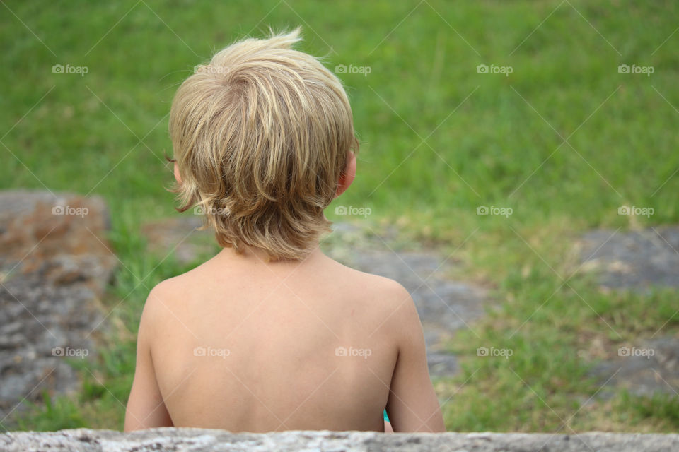 kid sitting back