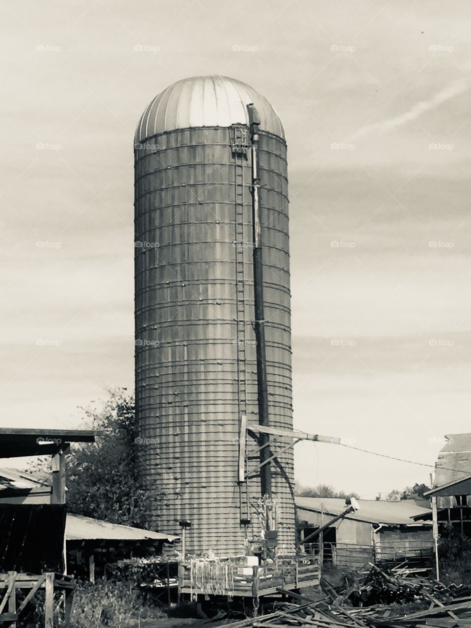 B&W old silo 