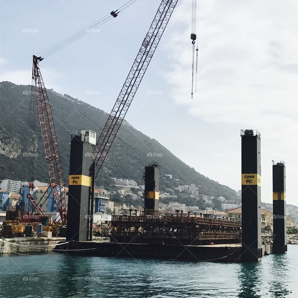 Tug-boats-water-sea-maintenance -crane