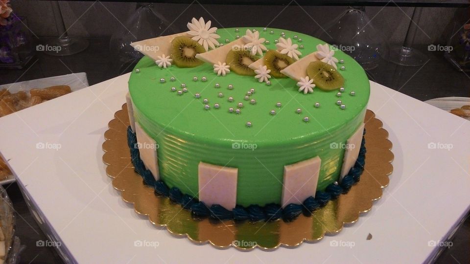 GREEN KIWI CAKE