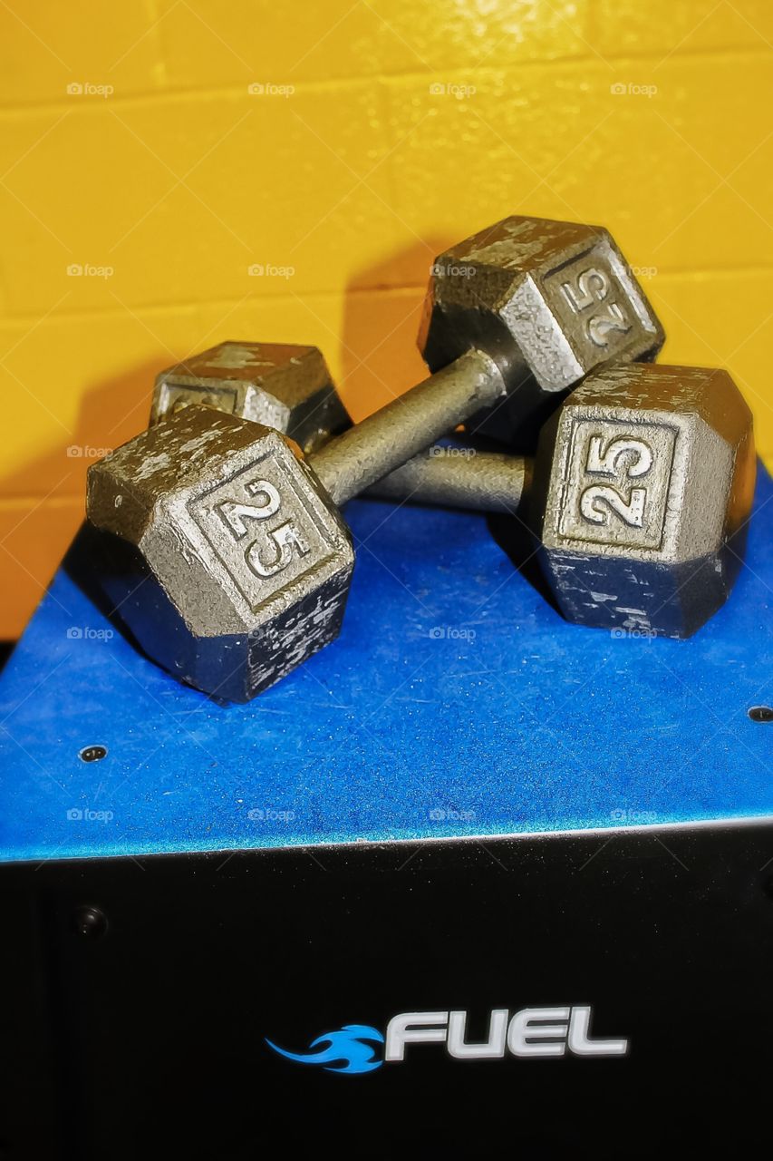 The color of 25 lb weights 