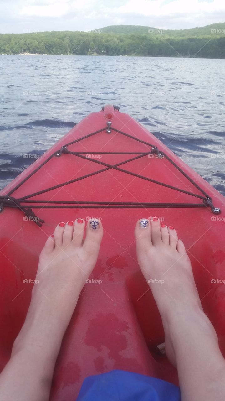 Hit the sea, be patriotic or just celebrate summer.  Anchors are the cutest nail design of summer