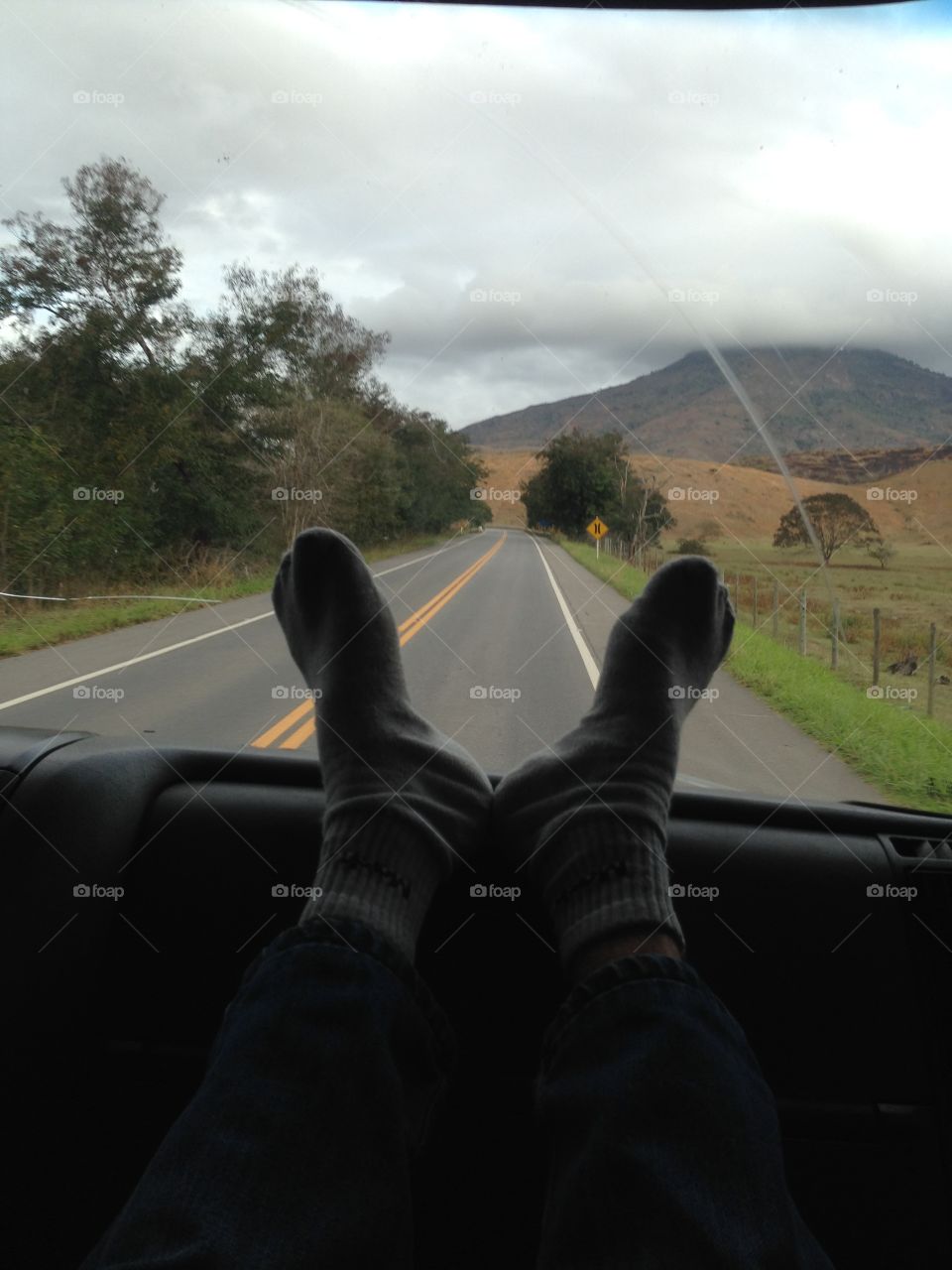 Viajar. Se nossos pés pudessem falar por onde eles já andarem e cada sufoco que já passaram...