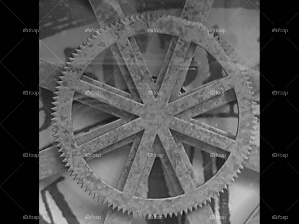 monochrome wheel gear