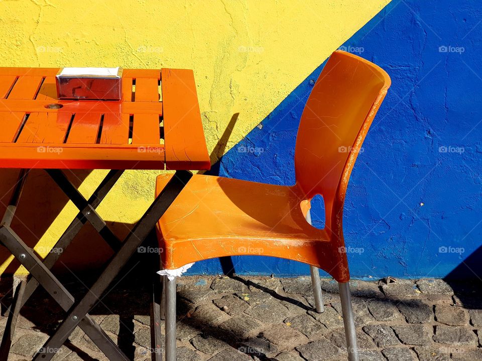 splash of colour in an outdoor cafe