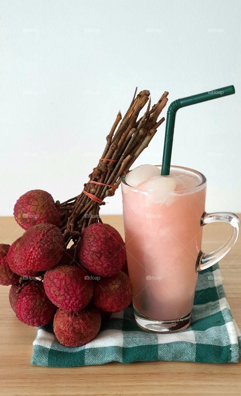 Lychee fruit and Lychee smoothie