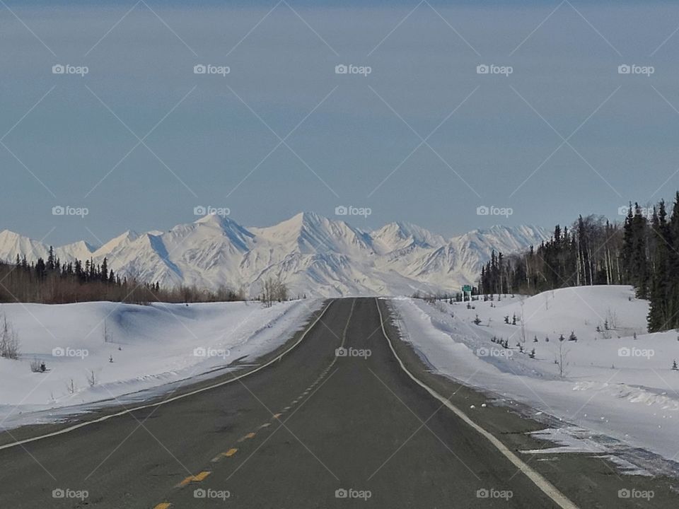 Road trips on snowy landscapes