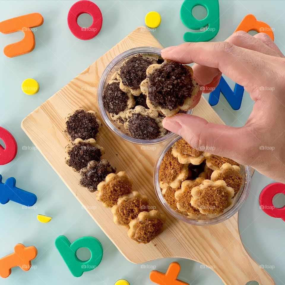 Oreotella and Biscoff tarts suitable for children and family  