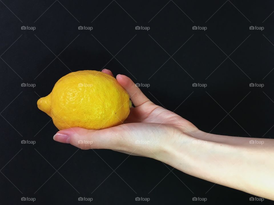 Lemon in hand 