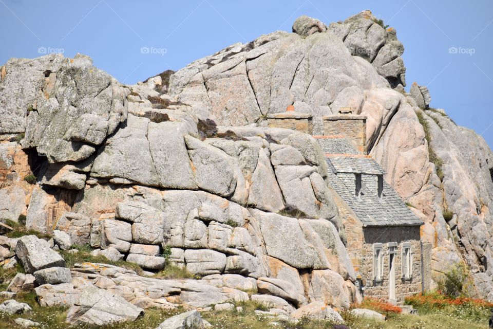 Coast in Bretagne: famous house built between giant rocks
