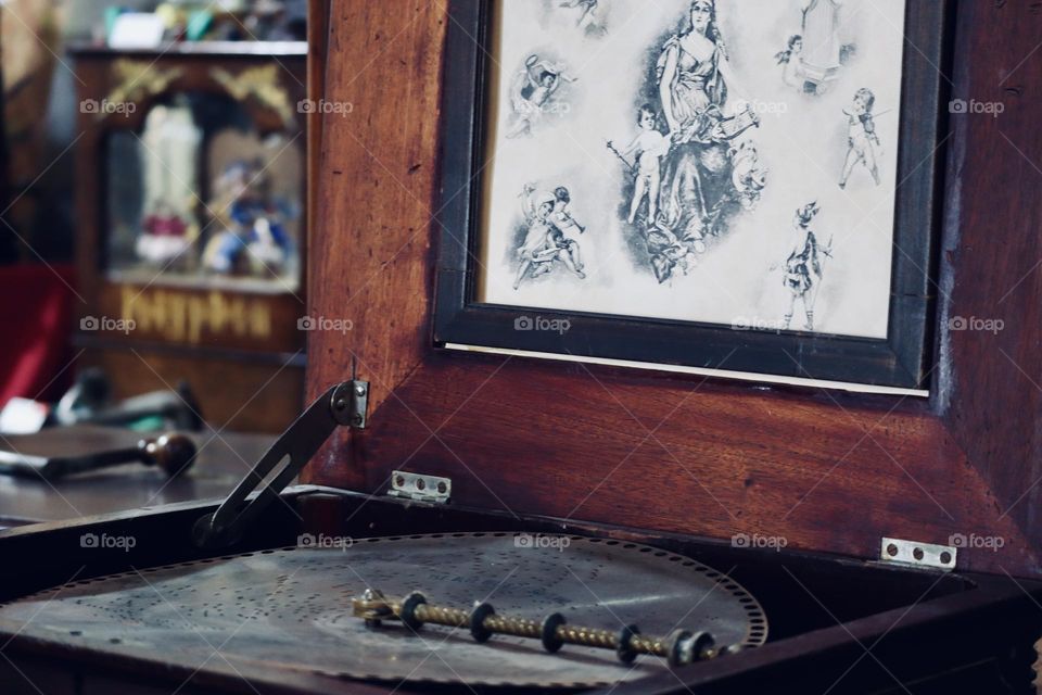 Old vintage music box