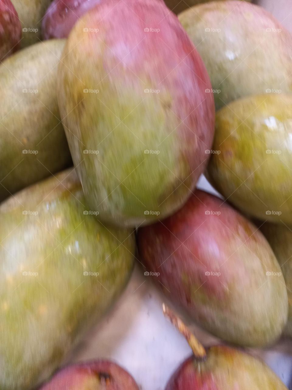 Manga Palmer.  A variedade Palmer tem sua origem no estado americano da Flórida, tendo chegado ao Brasil nos anos 1960. Possui a casca com coloração  avermelhada e  polpa amarela  além de ser extremamente doce, e,  não  apresenta fibras.