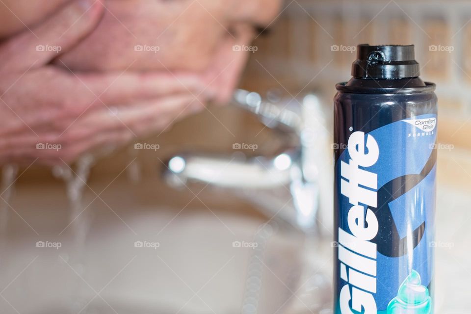 Man shaving his beard in the bathroom