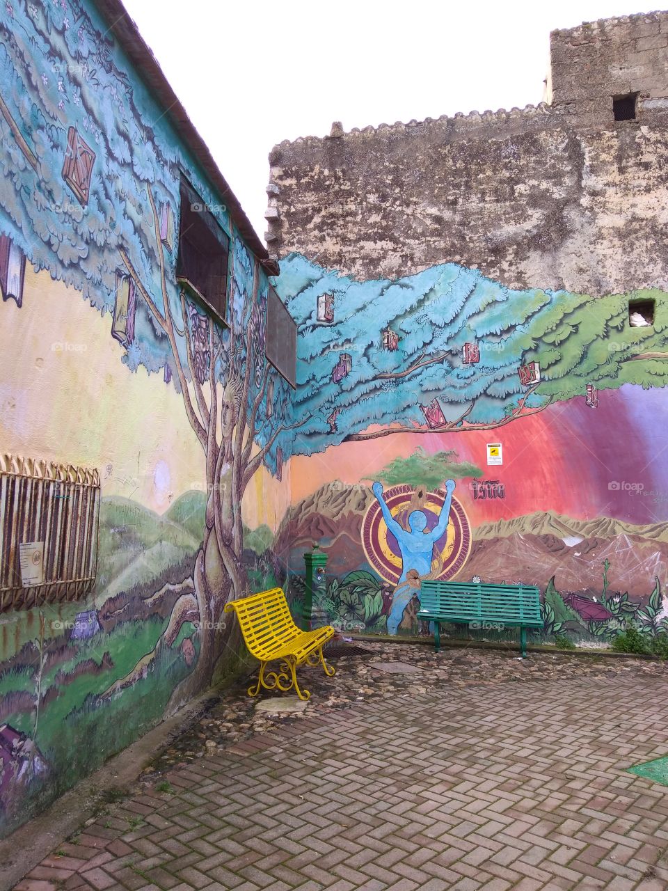 Colors of 2021: Ultimate Gray &  Illuminating