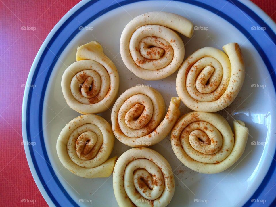 cinnamon rolls preparing, will they succeed?
