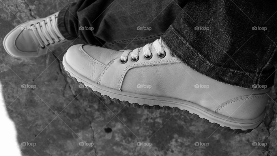 Marketing, pés, tênis, calçados, sapatênis, sapatos, chão, caminhar, saúde, caminhada, esportes, planos, comércio, comercial, ecommerce, vendas, valores, social, fashion, estilo, vida, tranquilidade, sossego, paz...