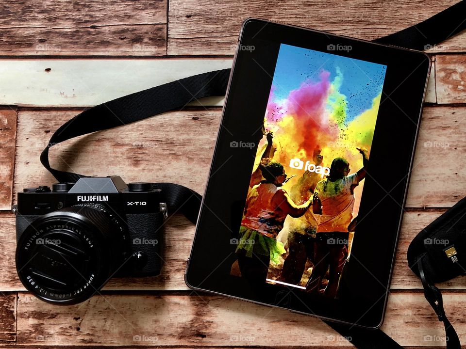 Using the Foap app to sell photographs, camera and iPad used for making money with photos, Foap app sells your photos, selling photos digitally with Foap, Foap helps photographers make money with sales, photographer’s equipment