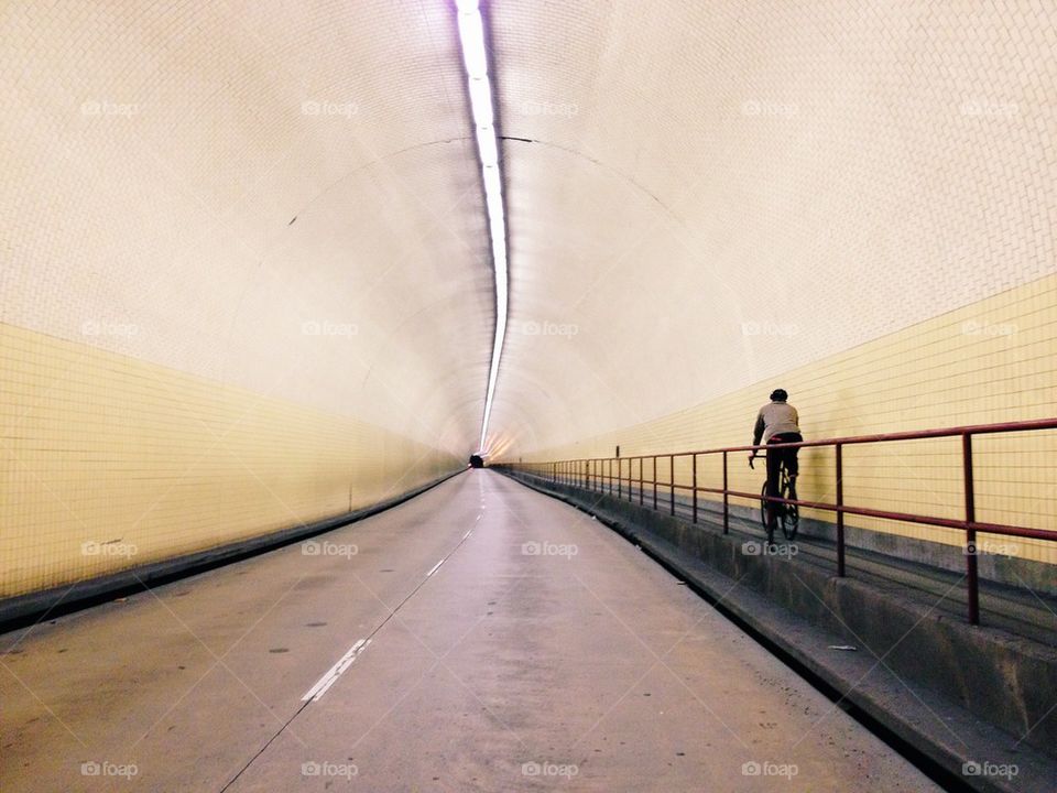 Tunnel biker
