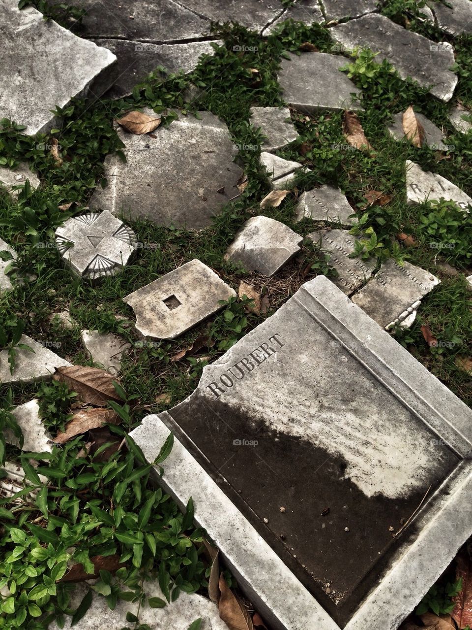 Broken gravestone 