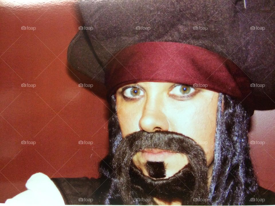 Woman dressed as Jack Sparrow, Halloween costumes, dressing as a pirate for Halloween, Halloween party, costumes for Halloween, Pirates of the Caribbean 