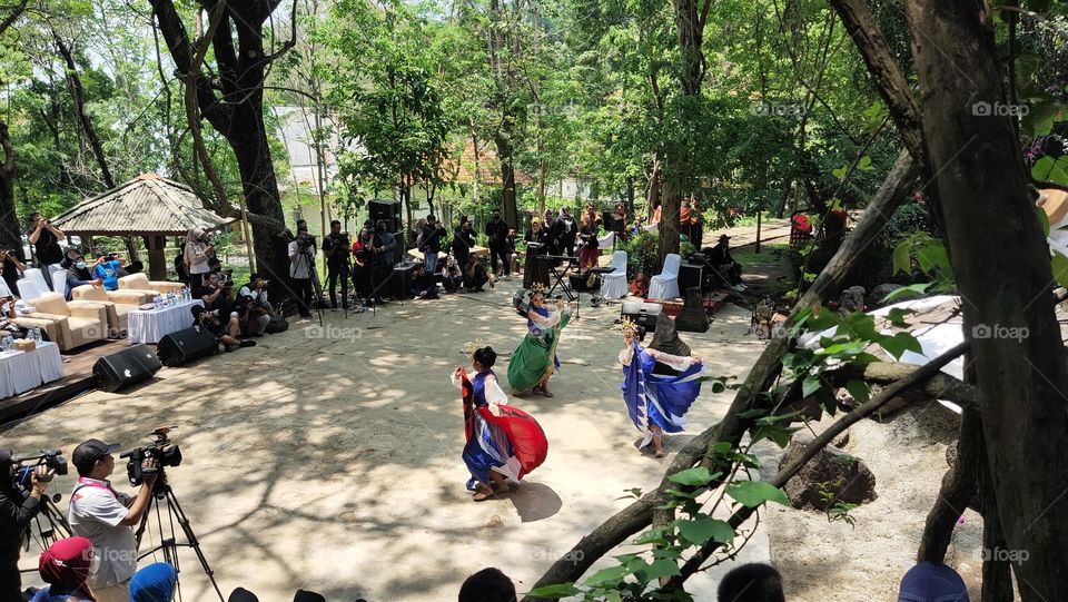 3 penari tradisional