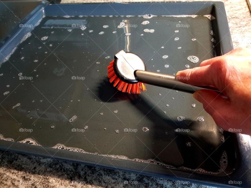 Cleaning baking tray