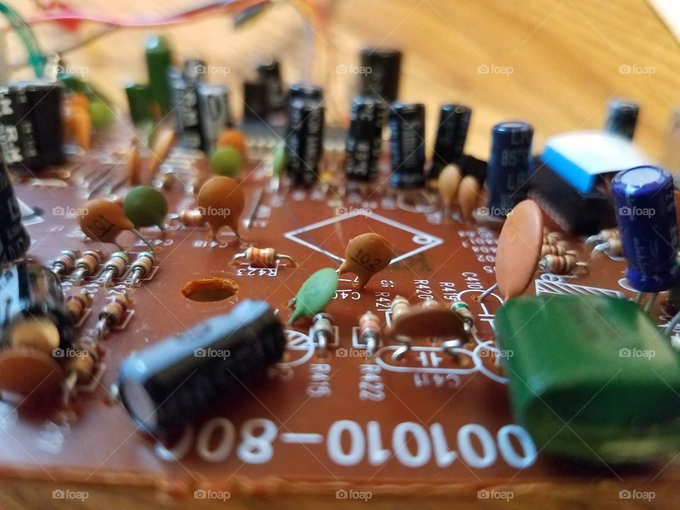 Electronic components and circuit board