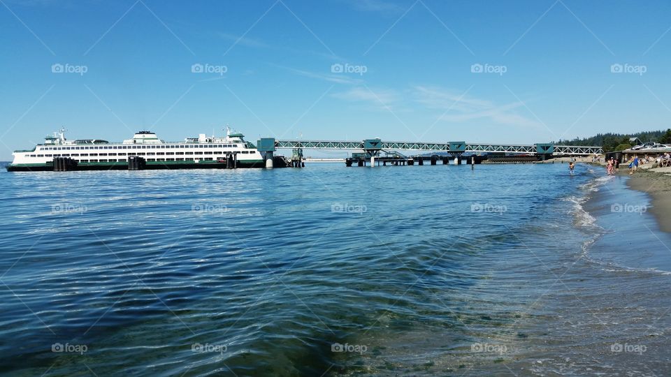 Washington state ferry docking at Edmonds Waterfront.