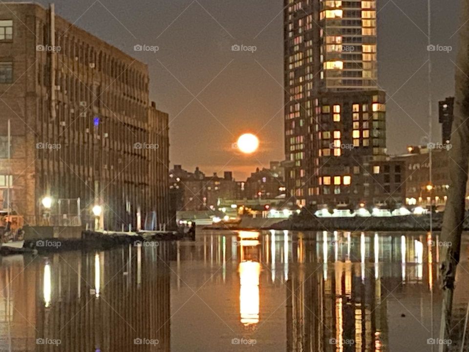 A nocturnal symphony of illumination on the still waters of the East River at Newtown Creek in Long Island City, Queens, NY makes an enchanting topic to photograph. 2021. Hypnotic Productions