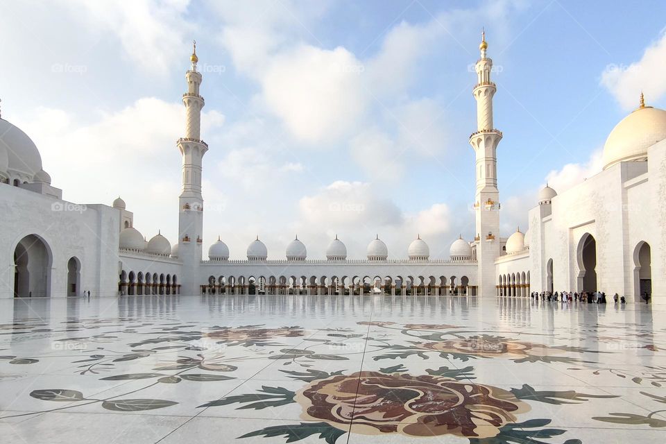 Abu Dhabi,Incredible White Mosque Architecture