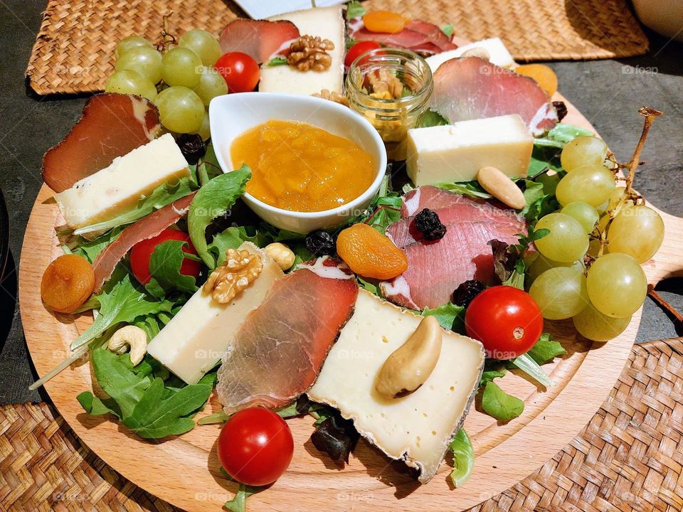 Ham and fruit cheese platter