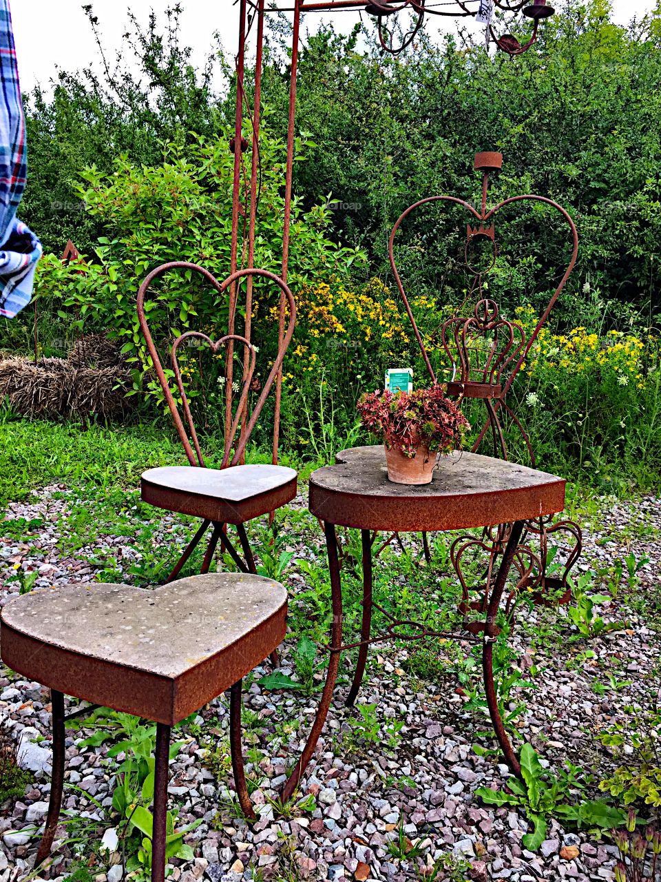 Garden furniture in rusty metal! 