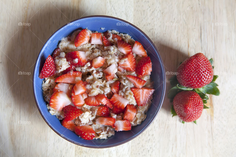Healthy oatmeal with fresh strawberries