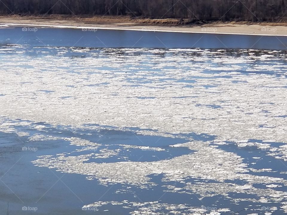 Ice along the Mississippi River