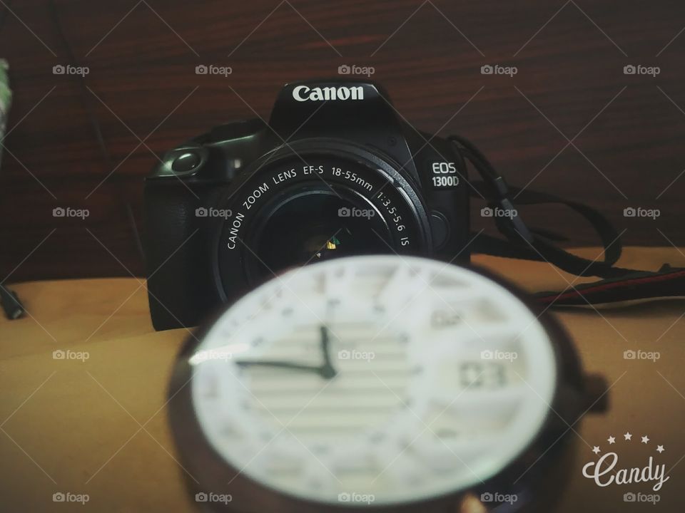 in backsite DSLR camera of canon Co.  and in frontsite DESIRE Co. watch. it's shown timingshoot. 
      ashish photography
